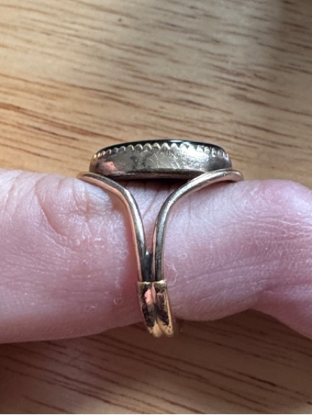 Black Onyx and -2carat gold Signet Ring - - Picture 4 of 7